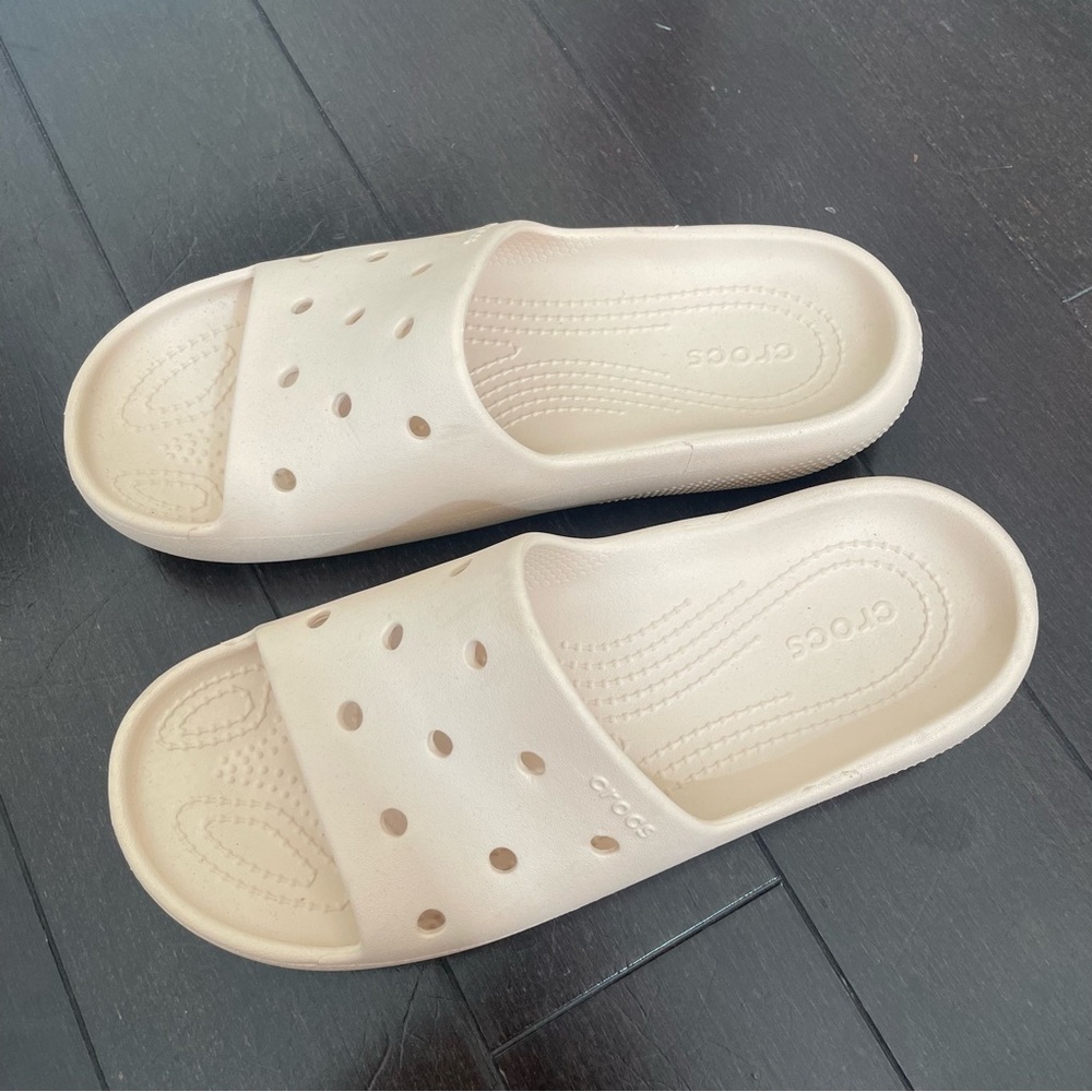 CROCS Cream Sandals - Picture 7 of 11